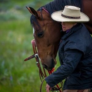 Meet your Posher, Mona